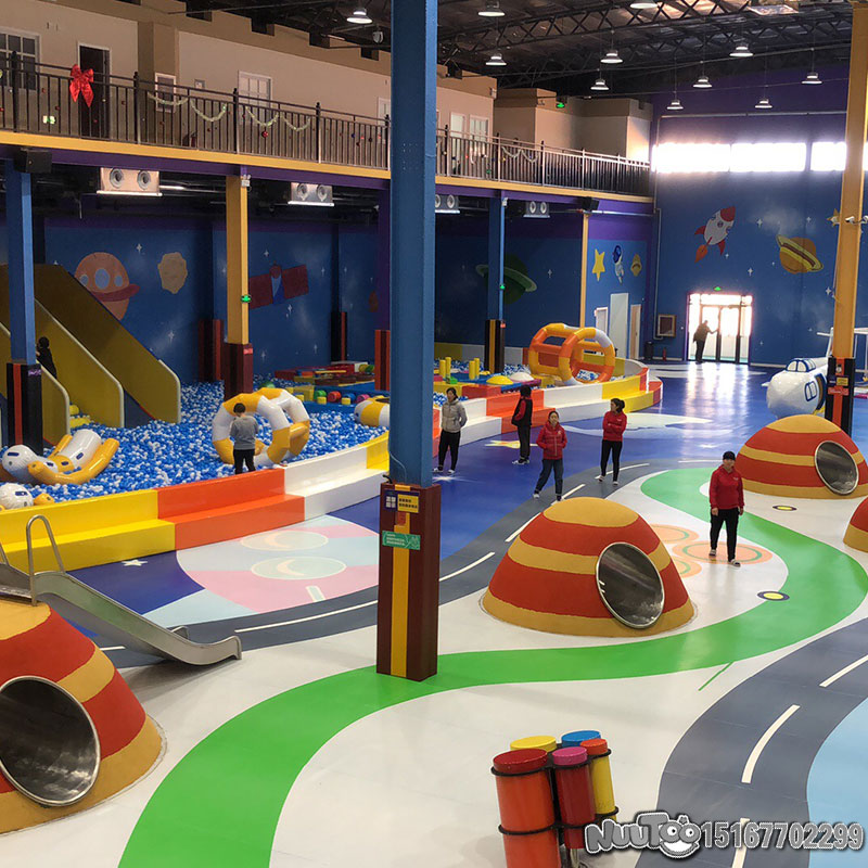 木質(zhì)滑梯和塑料滑梯的對(duì)比