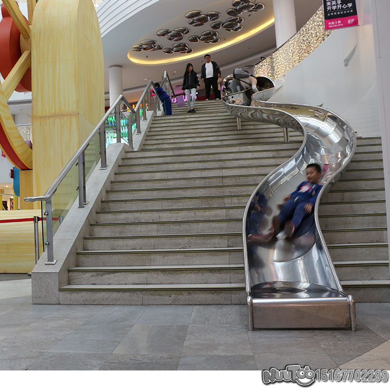 戶外不銹鋼滑梯有什么特點購買時需要注意什么